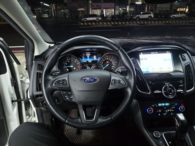 運動旗艦型S版 1.5渦輪 天窗 車道偏移 換檔撥片 盲點 免鑰匙啟動  第4張相片