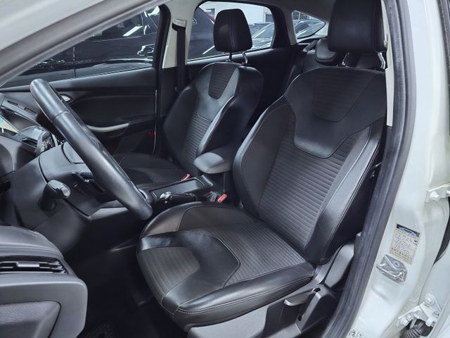 運動旗艦型S版 1.5渦輪 天窗 車道偏移 換檔撥片 盲點 免鑰匙啟動  第7張相片