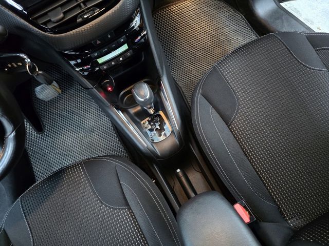 極稀有 超低里程!僅跑5萬  原廠保養的 寶獅208五門  第18張相片