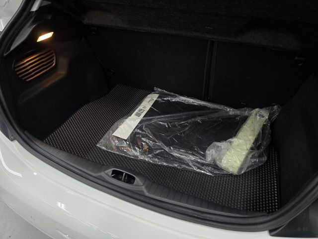 極稀有 超低里程!僅跑5萬  原廠保養的 寶獅208五門  第20張相片