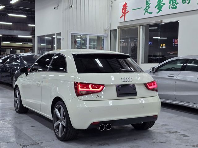 3門版 奧迪A1 1.4渦輪頂級 HID頭燈 換檔撥片  第1張相片