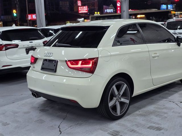 3門版 奧迪A1 1.4渦輪頂級 HID頭燈 換檔撥片  第2張相片