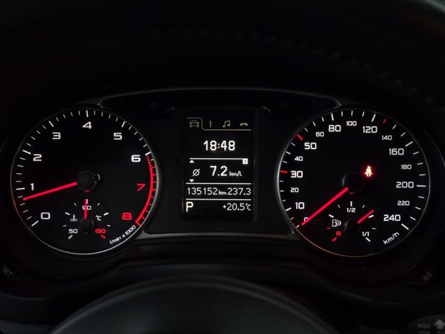 3門版 奧迪A1 1.4渦輪頂級 HID頭燈 換檔撥片  第7張相片