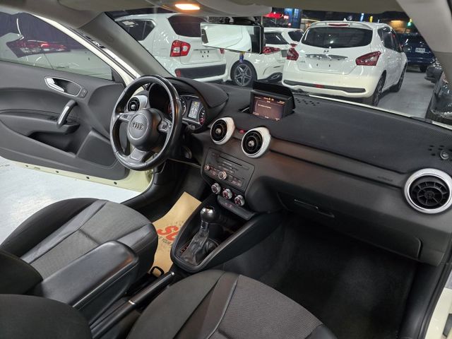 3門版 奧迪A1 1.4渦輪頂級 HID頭燈 換檔撥片  第11張相片