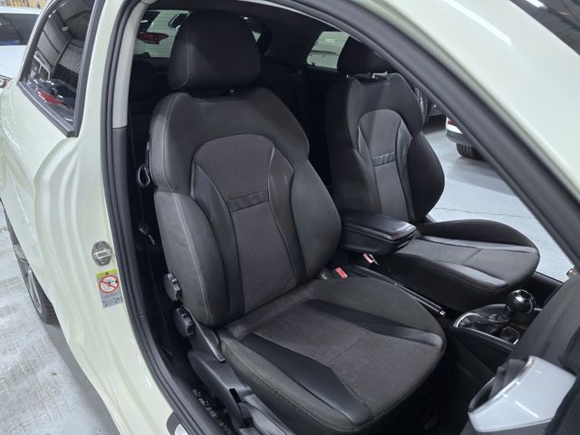 3門版 奧迪A1 1.4渦輪頂級 HID頭燈 換檔撥片  第12張相片