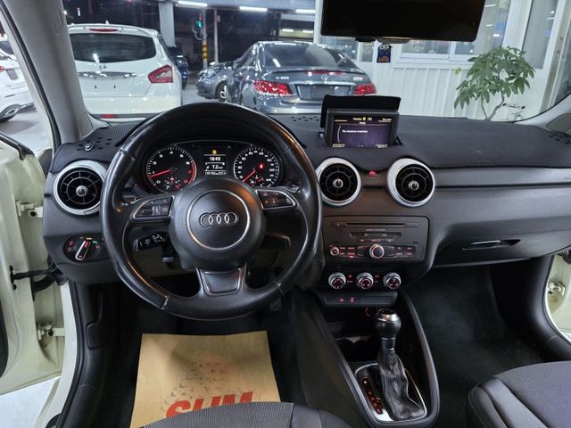 3門版 奧迪A1 1.4渦輪頂級 HID頭燈 換檔撥片  第13張相片