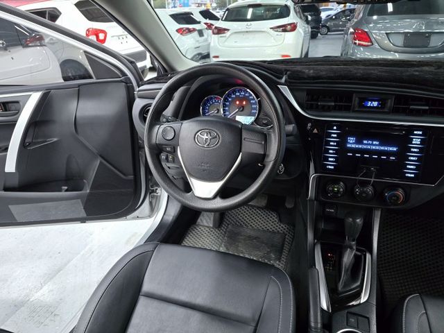 原廠保養工單 四條輪胎+碟盤 9成新 車況極佳!  第11張相片