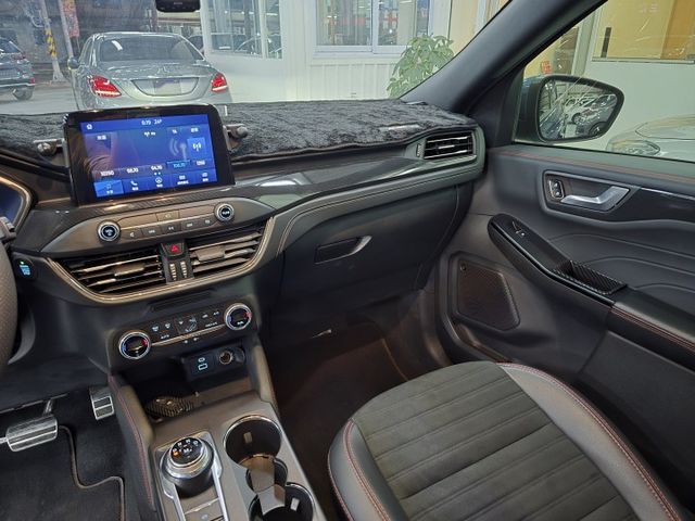 2022年式小改款 KUGA ST-Line AWD 一手車 僅跑7萬 原廠保養  第19張相片