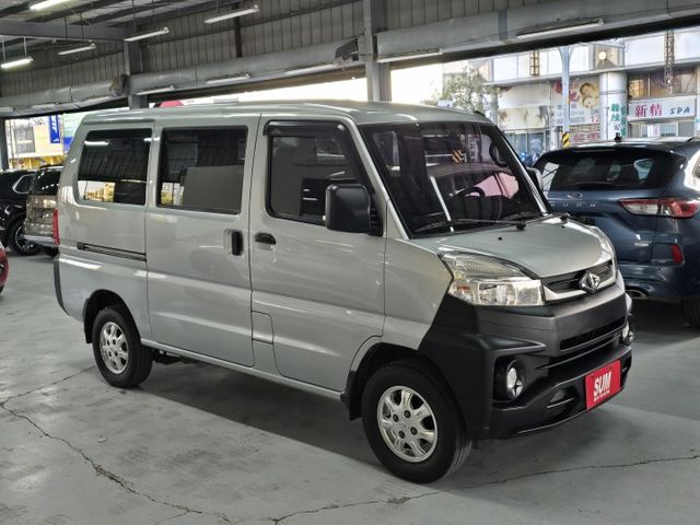 自排 5人客貨兩用 盲點 循跡防滑 電動摺疊後視鏡 定速  第2張相片