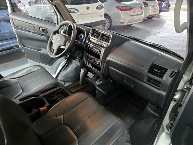 自排 5人客貨兩用 盲點 循跡防滑 電動摺疊後視鏡 定速  第9張相片