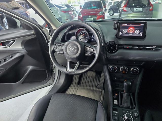 小改款 旗艦型 ACC跟車 車道偏移 抬頭顯示器 盲點 超精美品!  第15張相片