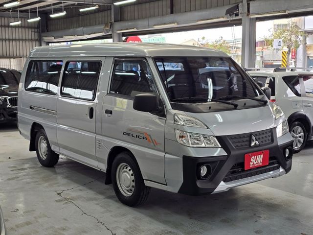 自排 8人坐 僅跑一萬公里  第2張相片