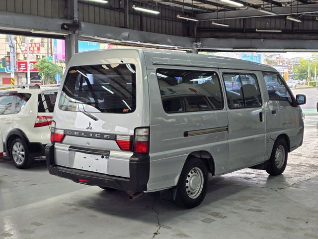 自排 8人坐 僅跑一萬公里  第3張相片