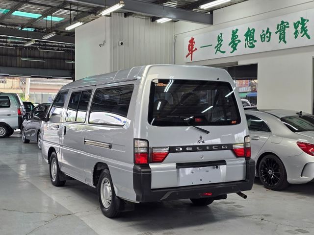 自排 8人坐 僅跑一萬公里  第4張相片