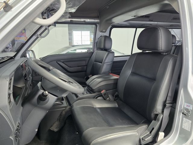 自排 8人坐 僅跑一萬公里  第8張相片