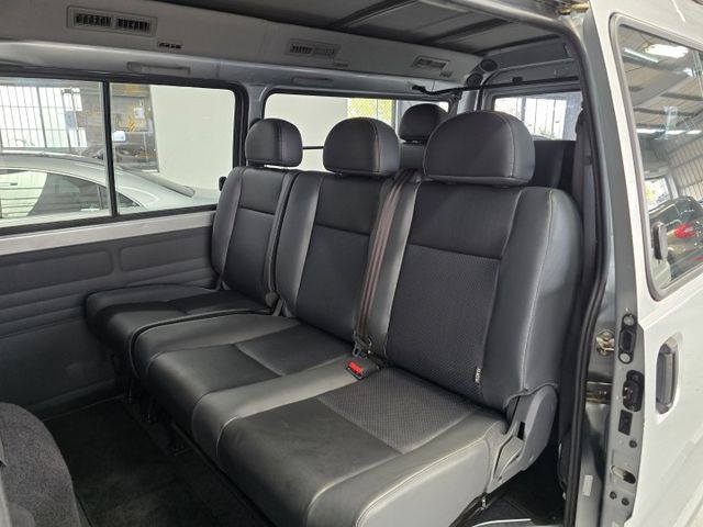 自排 8人坐 僅跑一萬公里  第9張相片