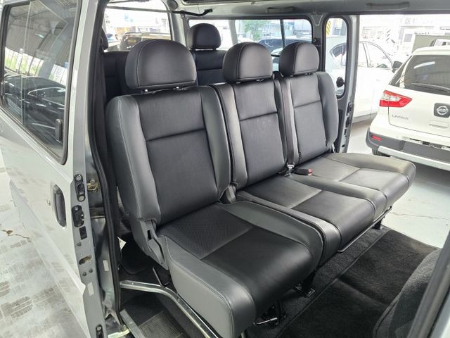 自排 8人坐 僅跑一萬公里  第11張相片