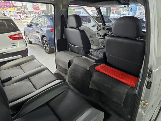 自排 8人坐 僅跑一萬公里  第13張相片