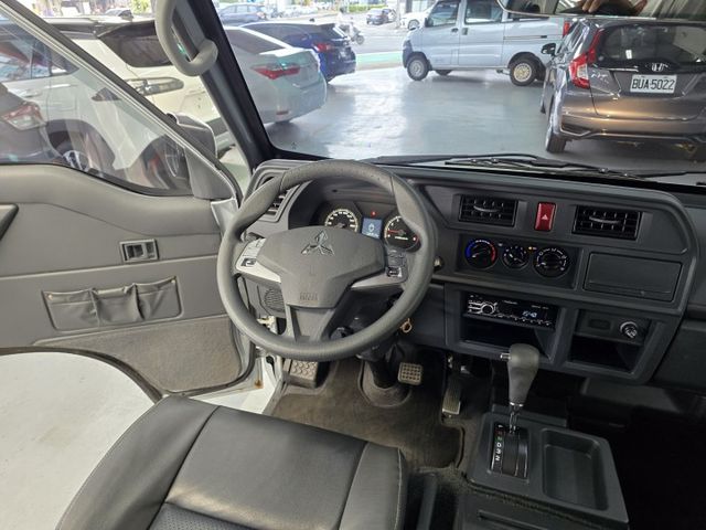 自排 8人坐 僅跑一萬公里  第15張相片