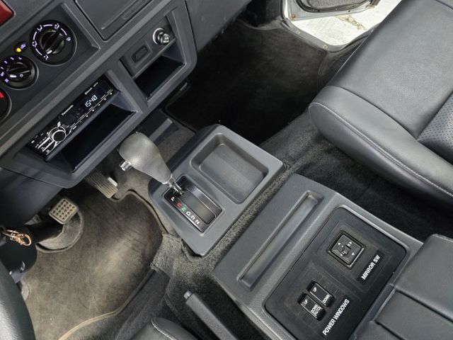 自排 8人坐 僅跑一萬公里  第17張相片