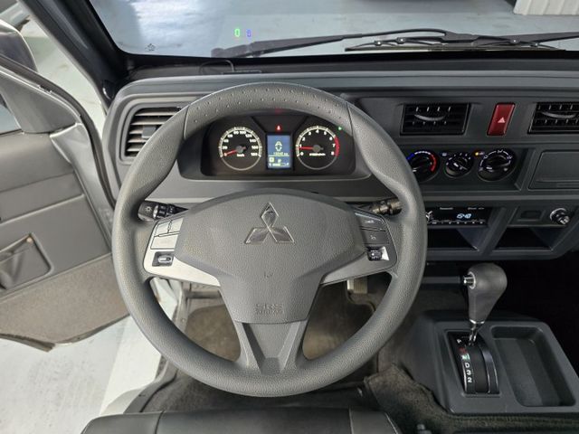 自排 8人坐 僅跑一萬公里  第18張相片