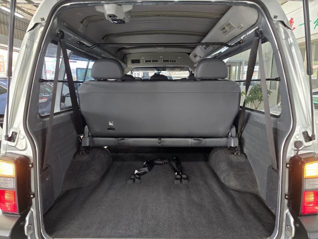 自排 8人坐 僅跑一萬公里  第20張相片