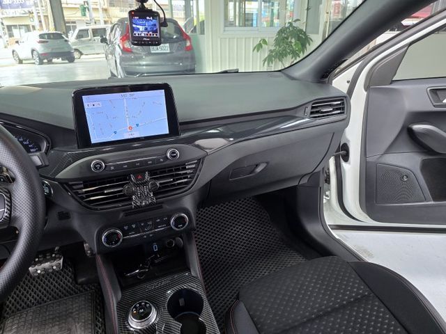 ST-Line Lommel 僅跑3萬多公里  2年5萬公里保固  第17張相片