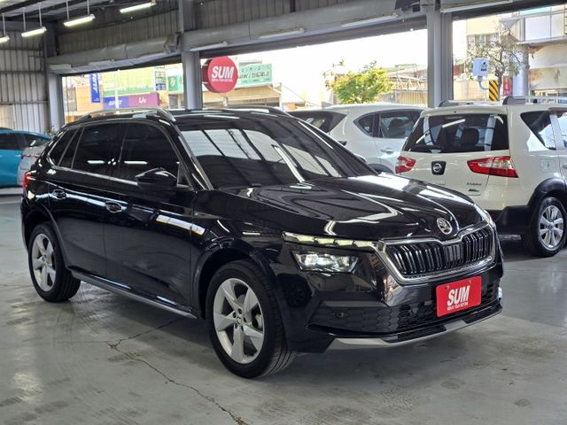 僅跑1萬6公里  ACC主動式跟車/車道置中/電動尾門/盲點/電熱椅/無線充電/免鑰匙摸門  第3張相片