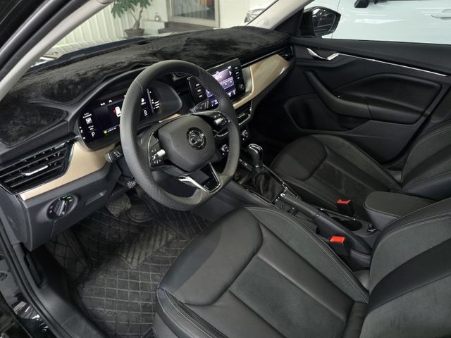 僅跑1萬6公里  ACC主動式跟車/車道置中/電動尾門/盲點/電熱椅/無線充電/免鑰匙摸門  第5張相片