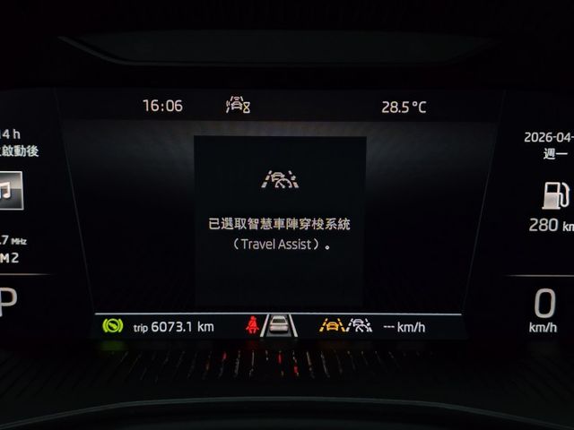 僅跑1萬6公里  ACC主動式跟車/車道置中/電動尾門/盲點/電熱椅/無線充電/免鑰匙摸門  第8張相片