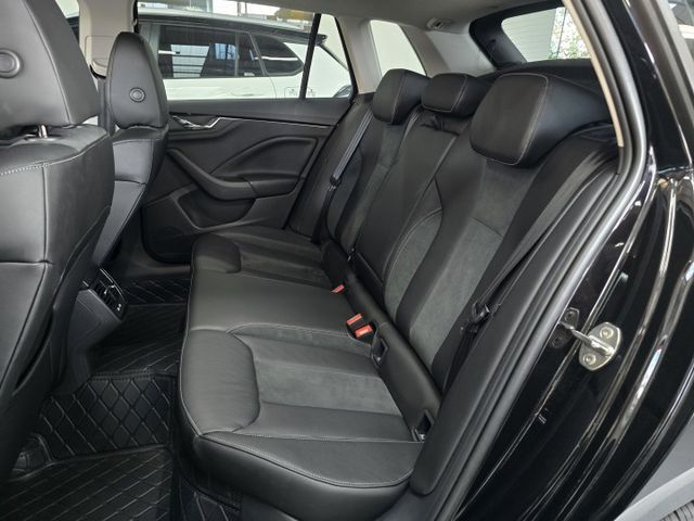 僅跑1萬6公里  ACC主動式跟車/車道置中/電動尾門/盲點/電熱椅/無線充電/免鑰匙摸門  第12張相片