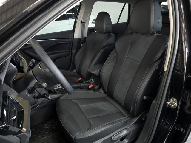 僅跑1萬6公里  ACC主動式跟車/車道置中/電動尾門/盲點/電熱椅/無線充電/免鑰匙摸門  第13張相片