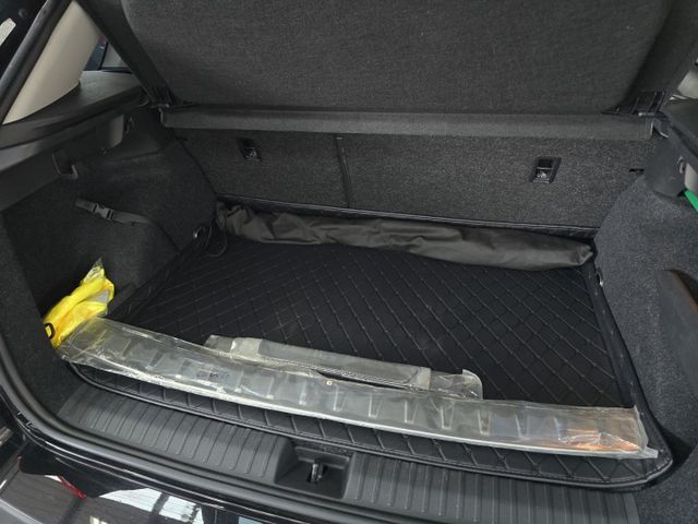 僅跑1萬6公里  ACC主動式跟車/車道置中/電動尾門/盲點/電熱椅/無線充電/免鑰匙摸門  第20張相片