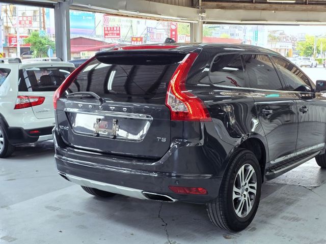 XC60 T5 僅跑7萬多公里 綿綿密密 市場唯一收藏等級  第4張相片