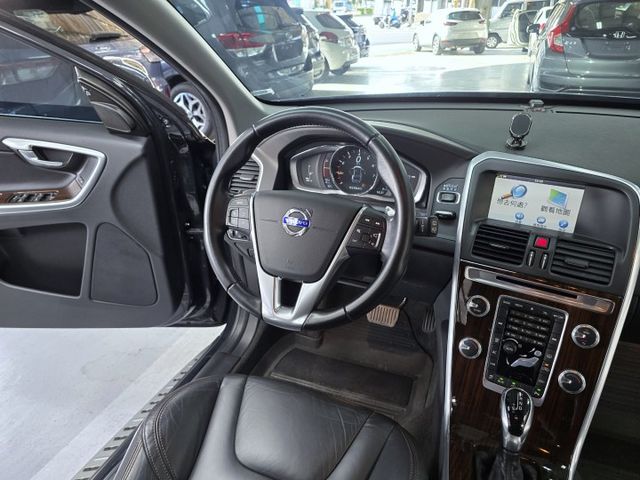 XC60 T5 僅跑7萬多公里 綿綿密密 市場唯一收藏等級  第15張相片