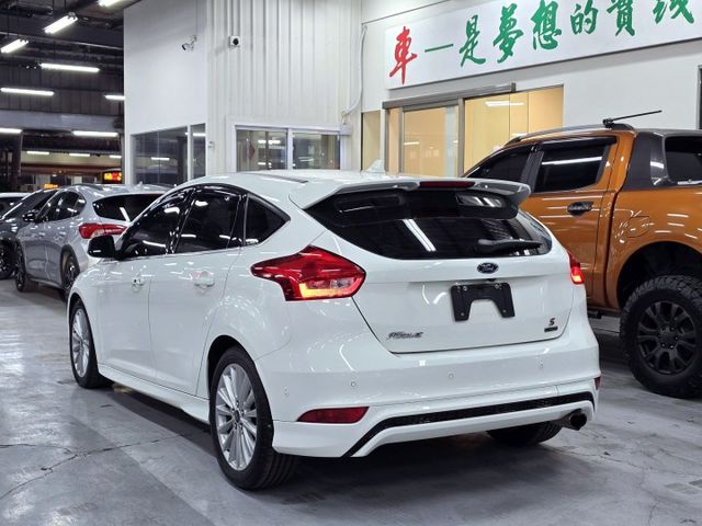 運動旗艦型S版 1.5渦輪 天窗 車道偏移 換檔撥片 盲點 免鑰匙啟動  第4張相片