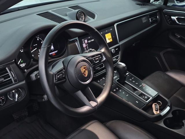 高品質外觀維護  細緻精美的內裝 一手用車 資料齊全 全車原裝鈑件  第7張相片