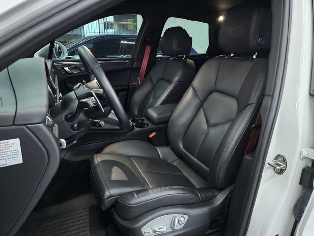 高品質外觀維護  細緻精美的內裝 一手用車 資料齊全 全車原裝鈑件  第9張相片