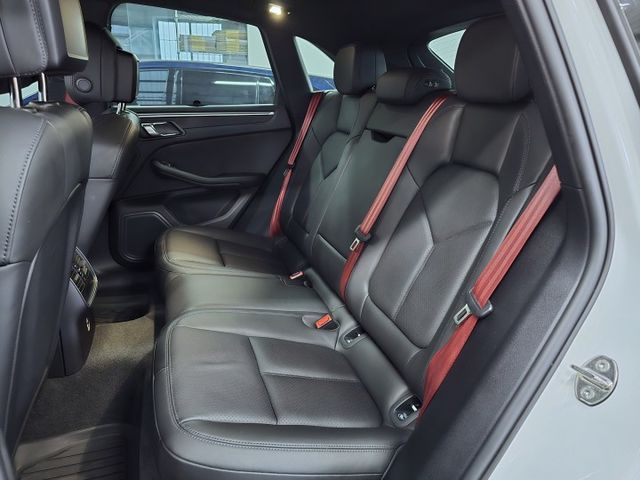 高品質外觀維護  細緻精美的內裝 一手用車 資料齊全 全車原裝鈑件  第10張相片