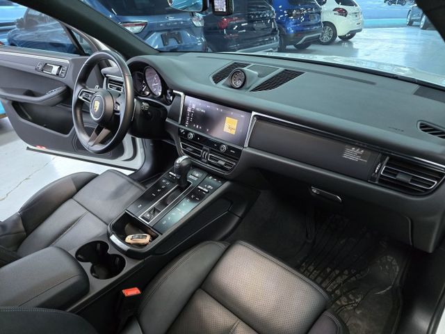 高品質外觀維護  細緻精美的內裝 一手用車 資料齊全 全車原裝鈑件  第11張相片