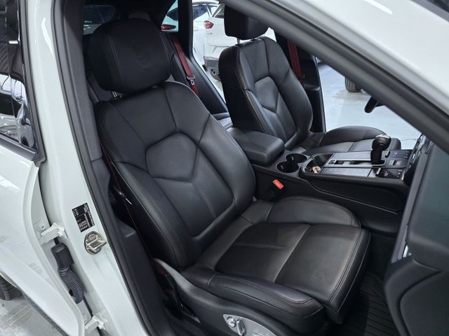 高品質外觀維護  細緻精美的內裝 一手用車 資料齊全 全車原裝鈑件  第12張相片