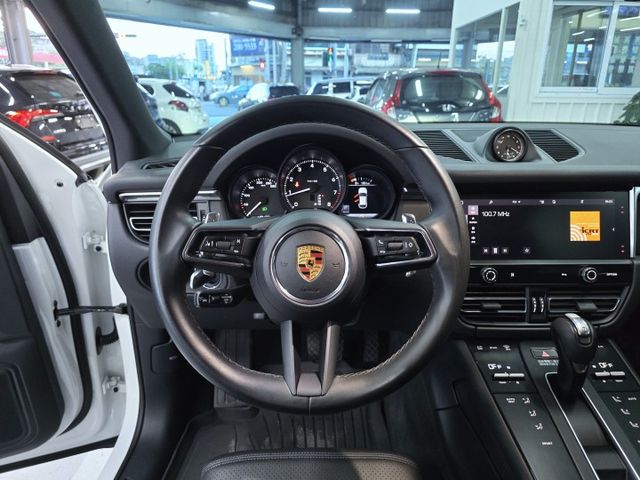 高品質外觀維護  細緻精美的內裝 一手用車 資料齊全 全車原裝鈑件  第14張相片