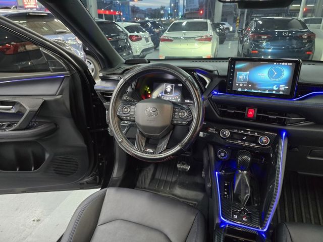 頂級潮玩版+360環景影音特仕全配+全車空力套件+Carbon內外飾板=超值首選!  第17張相片