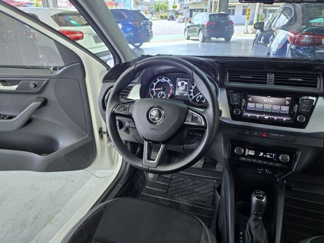 FABIA COMBI旅行版 ACC跟車系統/盲區警示/車前碰撞預警  第14張相片