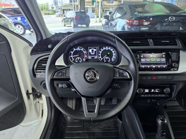 FABIA COMBI旅行版 ACC跟車系統/盲區警示/車前碰撞預警  第16張相片