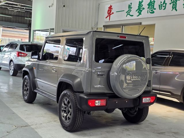 僅跑3萬7公里 JIMNY 4WD 超好看 水泥灰~  第2張相片