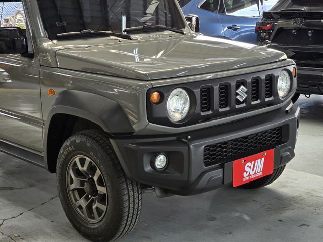 僅跑3萬7公里 JIMNY 4WD 超好看 水泥灰~  第5張相片