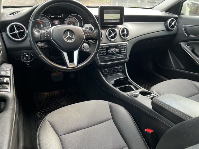 M-BENZ賓士 GLA180  第5張相片