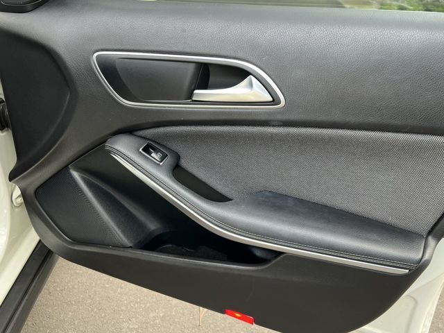 M-BENZ賓士 GLA180  第9張相片