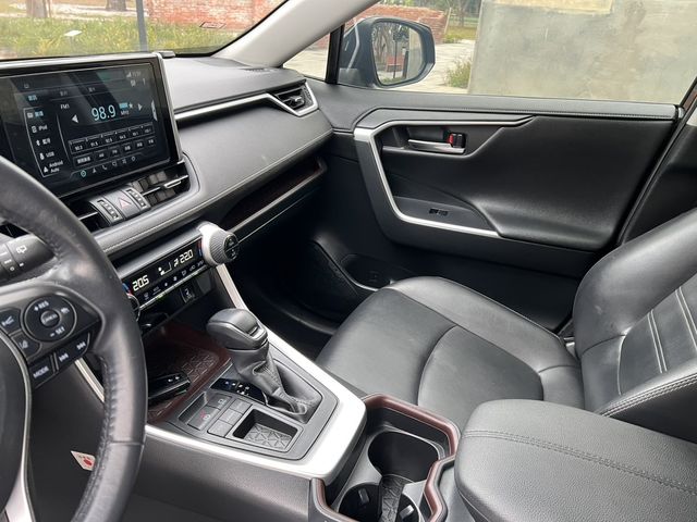 TOYOTA豐田 RAV4  第8張相片